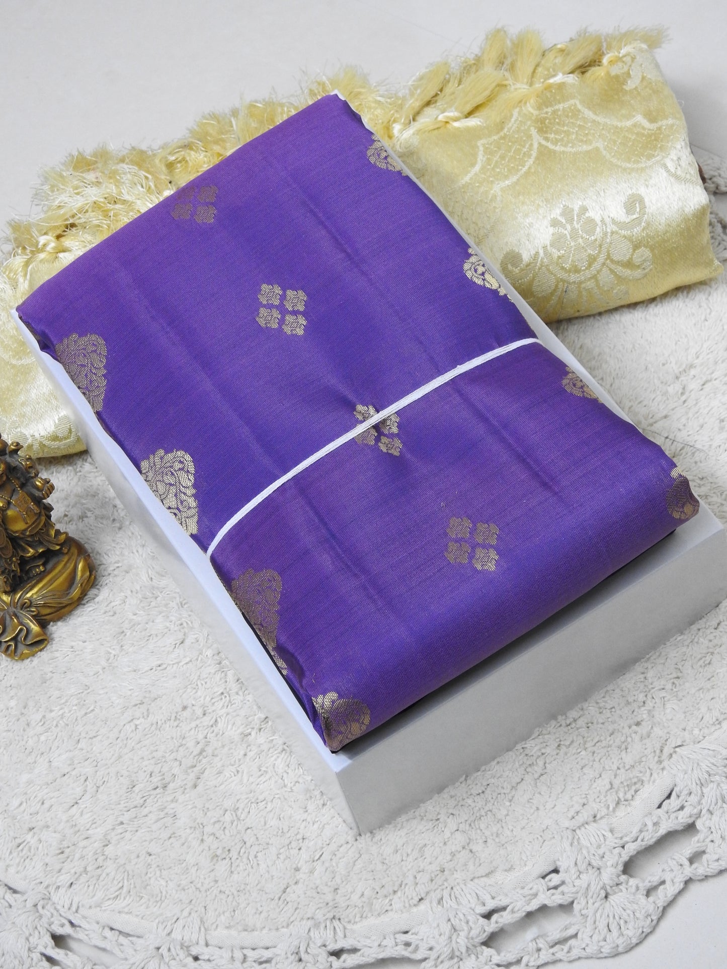 Semi pure silk with body putta